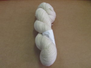 Undyed white yarn 8/1