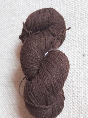 Undyed brown yarn 8/3