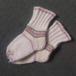 Taimedega värvitud laste sokid